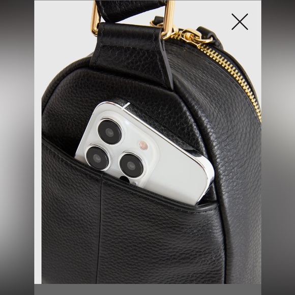 Quince Italian Leather Sling Pack - Picture 6 of 15